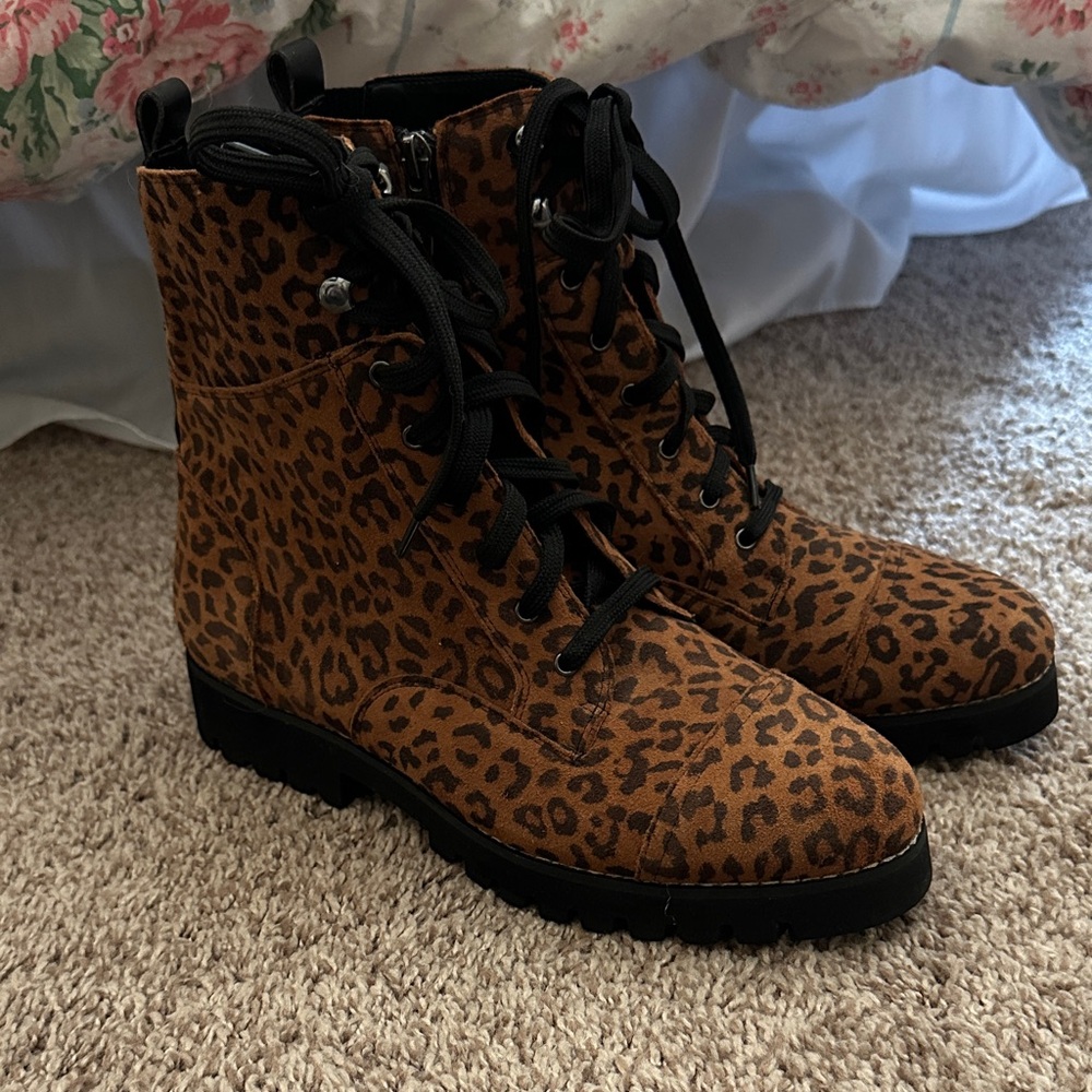 Donald Pliner Ease Leopard combat boots  size 9